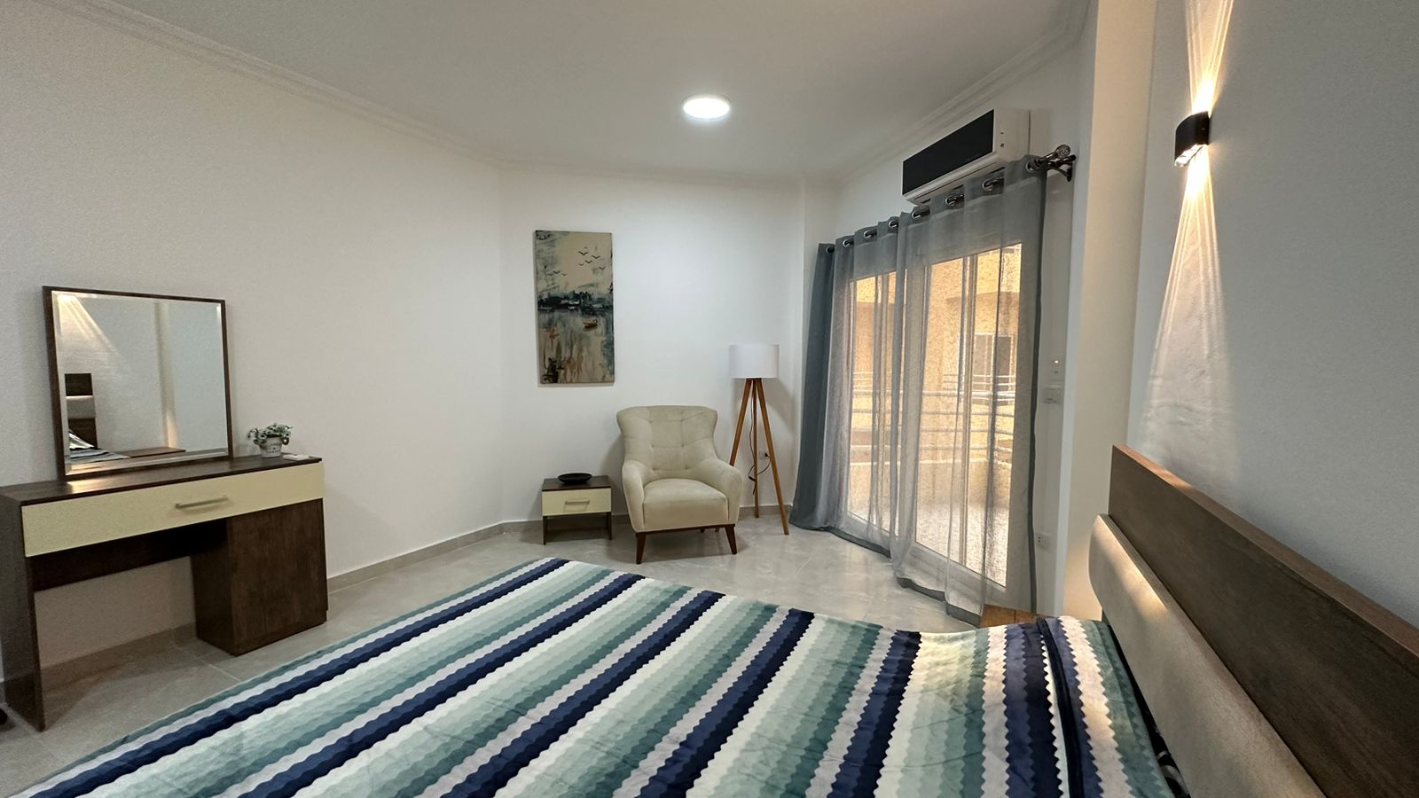 1420 2 bedroom apartment with private beach