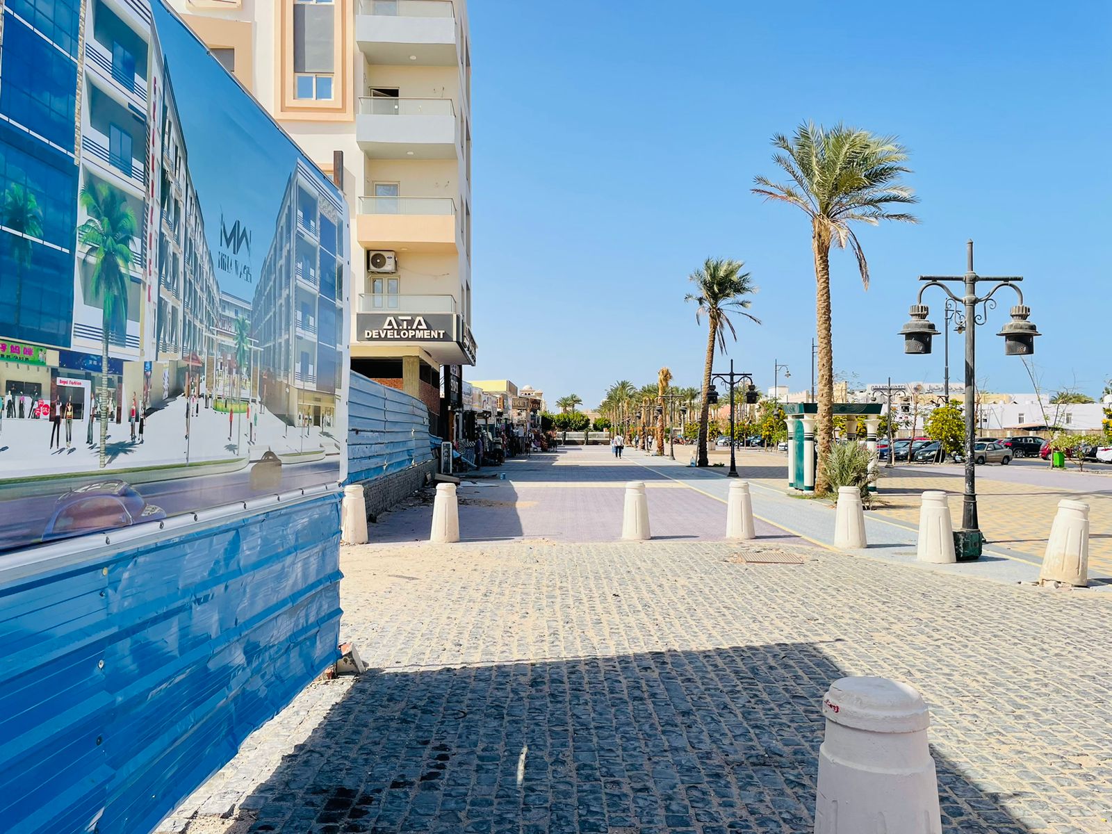 own your unit in Grand Rock Resort, first row, Al Mamsha El Seyahi, Hurghada  Directly facing the sea.