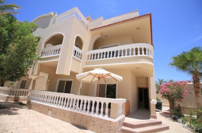 1487 Villa for Sale in Compound in Mubarak 7